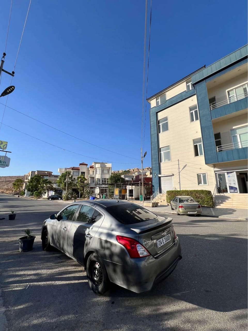 سياره نيسان فيرسا للبيع موديل 2017 
مواصفات sv 
‏٨٨mمايل ماشيه 
رقم و سنويه جديد حتي 2030
سياره فقط للبيع  
ضرر بينا 3 قطعه 
مكاني ب دهوك 
رقم تلفون 
‏*********** دهوك, العراق
