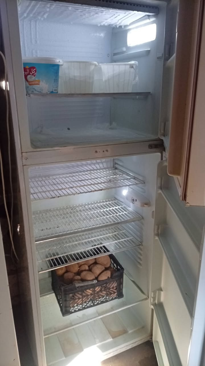 ثلاجات للبيع حجم كبير سعر الوحده125 الف وبيهن مجال الاتصال على الرقم التالي *********** المكان كركوك حي العروبة
