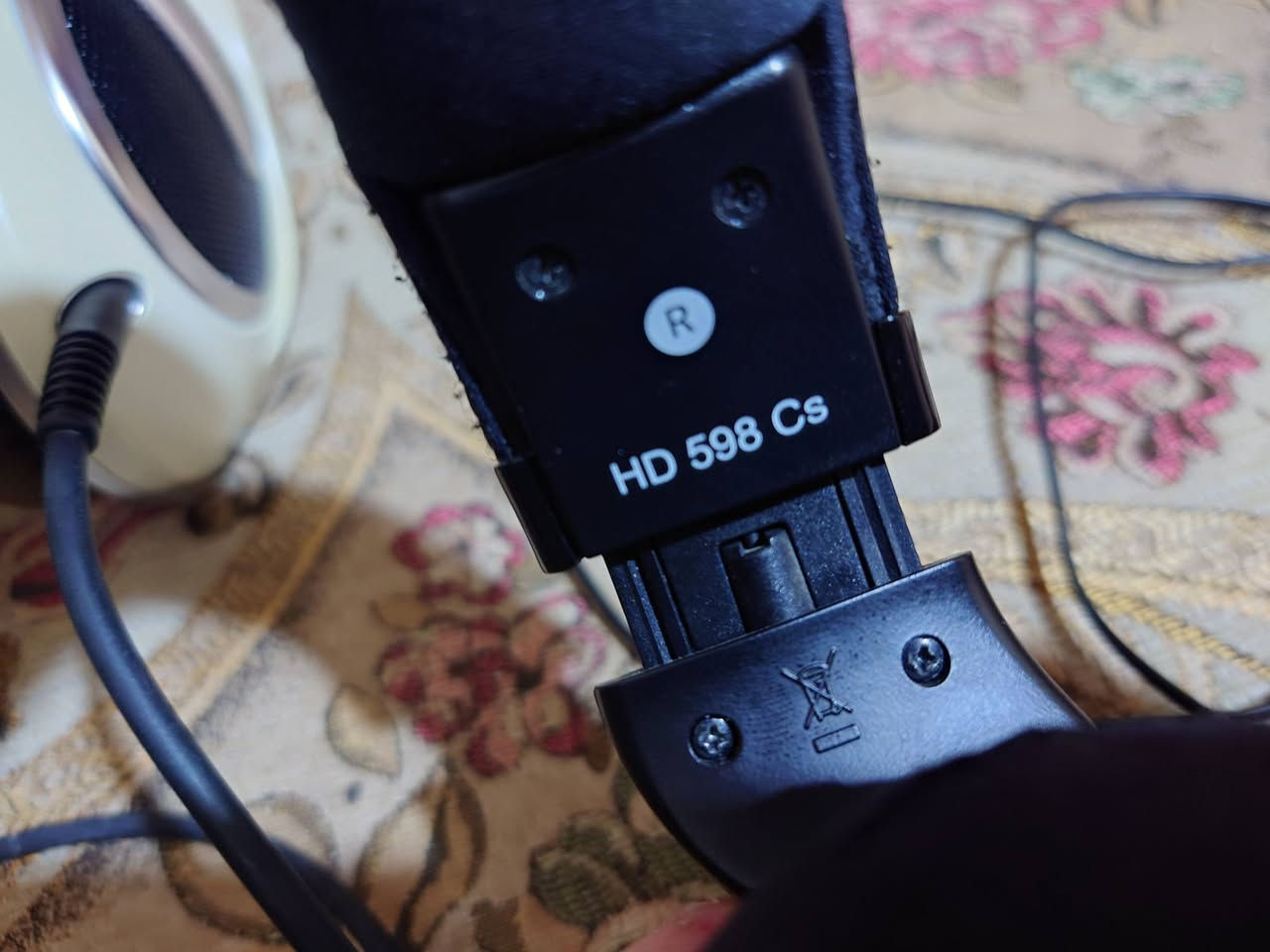 سماعة SANNHEISER استوديو
السماعة HD599 سعرها 135 الف استخدام قليل ومخصصة للستوديو مع كيبلها الخاص يكون طلقة 4.4

السماعة HD598 CS  سعرها 100 الف اسدتخادم شخصي وبيها بعض تعديلات ملاحظة منو عاطلة لا اجت ستوك وانه عدلت عل مضخم مصلح سماعات الستودو، تجي مع كيبل 3.5 
للاستفسار ***********
