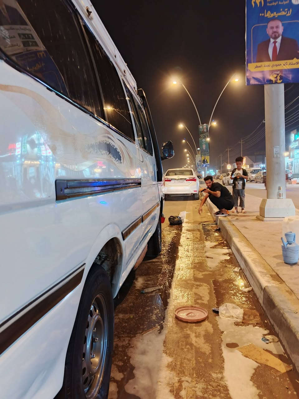 سلام عليكم من رخصه الادمن سياره فتون موديل17سياره  مكينه كير اكسن خير من الله خياس قليل سياره جاهزه مصفره هيئة وغرامات تبريد شغال نقصه بس كلج كمبريسر فقط تلبسه كشنات كاعيه كامله سياره حلو كهربأيات كلها شغاله زوج تايرات جدد مكان السياره البصره الجزيره  السعر 75وبيها مجال للشراي للاستفسار ***********
