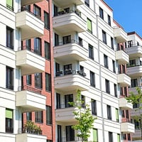 شقق للايجار • قرب ماجدي مول • مجمع سكني جديد