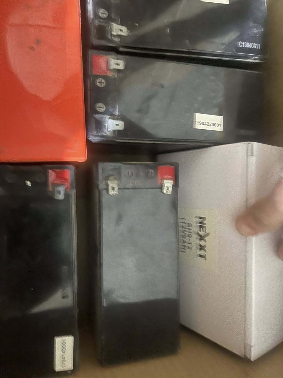 السلام عليكم طلع عندي بطاريات بهذا الشكل
الي يفيده يكتبلي بيهن سعر وبالعافية
ماعرف اذا شغالات او لا


**إذا كنت صاحب هذا الإعلان وتريد حذفه لأي سبب، رجاءا أرسل رسالة إلى الدعم الفني**