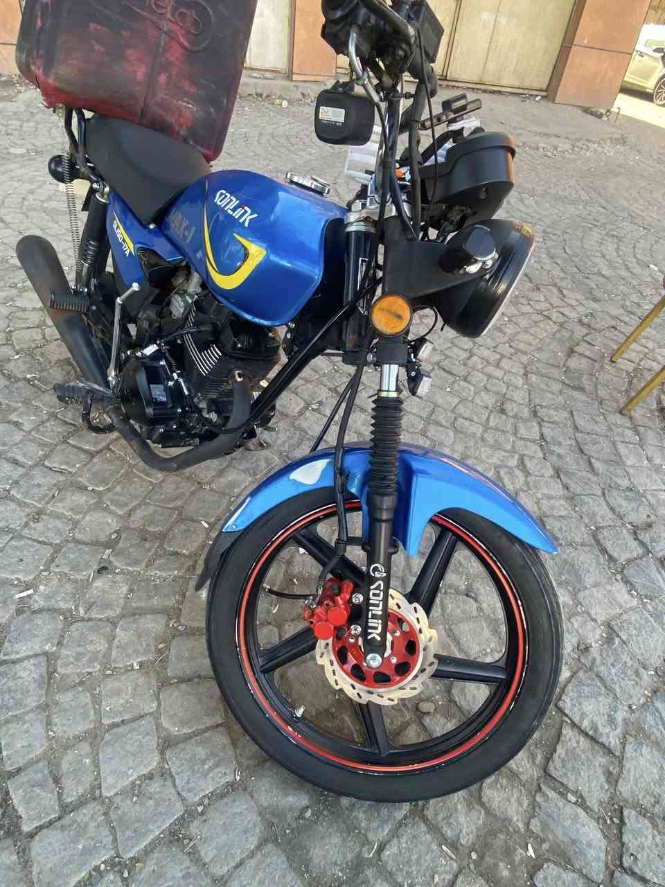 سلام و عليكم دراجه سونك 5كير الدراجه نضيفه مديل 25ما مفتوحه برغي ما ملعوب بي أورق كامله كمرك رقم تلفون 📞 ***********سعره 800
