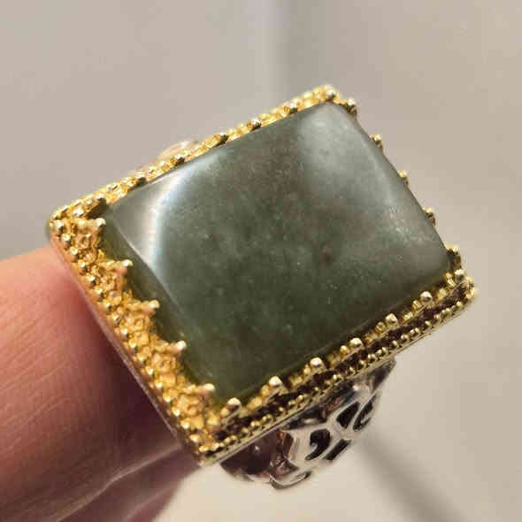 الحجر المظلوم ( ذو المنافع الكثيرة )
نافع لمرضى القولون _ للكلى _ للهدوء النفسي 

اليشم اليماني الطبيعي "اليمني" الأصيل
 فضة متينة عيار 930 / تاج نحاس نقي
حجم الفص راهي 
قياس الخاتم 22 _ 23 

للإتصال و المراسلة***********
🚗 خدمة توصيل كل مناطق العراق
💳 كارت ضمان (أصالة المنشأ & غير معالج )
📍 الكوفة _ شارع كوفة نجف الرئيسي _ مأكولات خوخة _ داخل فرع المطعم بغداد
