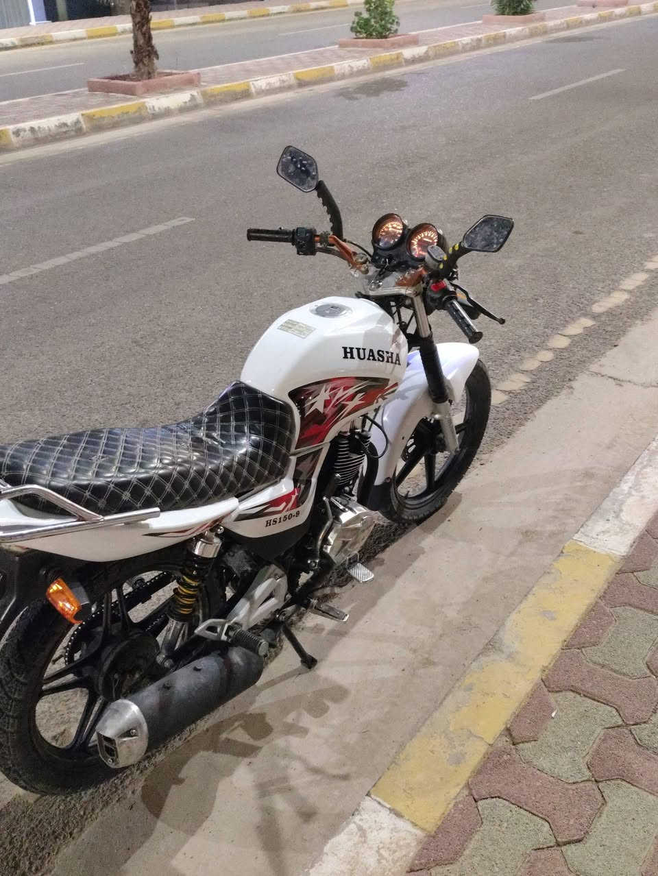 السلام عليكم هيوشه للبيع موديل 20
السعر 450 وبيه مجال محرك نضيف بس بي الكير الاول ميمشي ولباقي كفاله ونشاط فول 
ملاحضه عندي ويل خلفي احتياط  وياها ما احتاجه ودرع
هاذ رقمي *********** مكاني الرمادي
