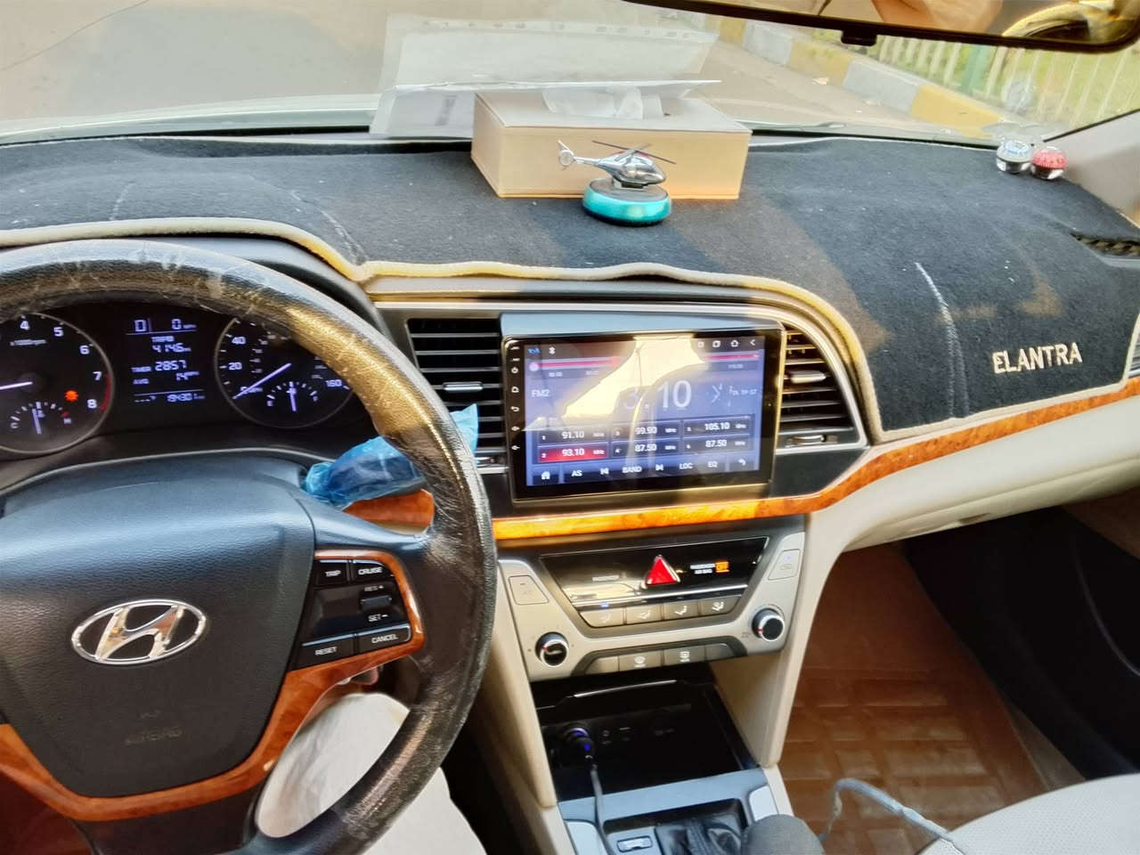 السلام عليكم ورحمة الله
النترا 17امريكي رقم بابل انكليزي 
رقم وهزه وسنوية جديد 
محرك مكفول
كير Atمكفول
داخل صاج 
السعر 120
العنوان بغداد الدورة
للاستفسار ***********
