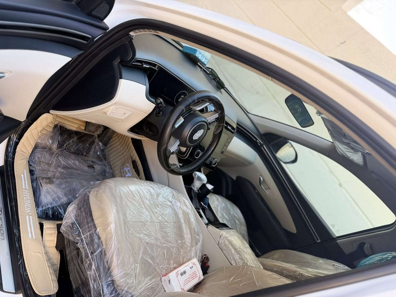 سلام وعليكم توسان 24 خليجي مكفوله  اربيل فول ماعده بونو رامه تخم تاير جديد شديتو قبل اسبوع  ماشيه 49 شرط التحويل الاتصال *********** ابو معتز.  عنوان السياره تكريت
