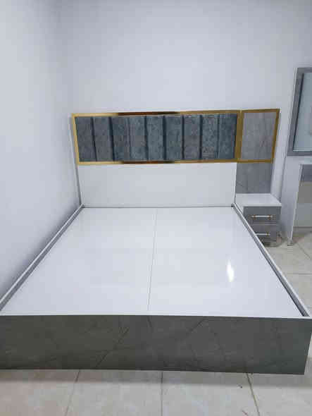 موديل تركي جديد 
موبيليا ابو محمد 
5قطع 
سرير مخزن
نرمايد عدد 4 بل ابواب
عرض الكنتور 200سم 
ارتفاع 220سم 
اناره بل كومديات 
*جام برونز*
 شغل فول درجه اولى
معمل الاصلي 
العنوان دهوك دوميز قريب علا كامب *********** وتساب فايبر زين ***********
