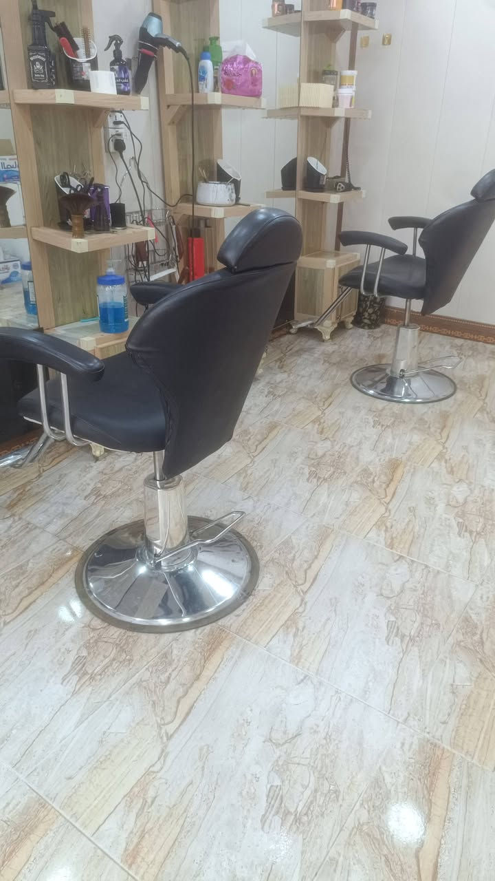 السلام عليكم ورحمه الله
كراسي حلاقه عدد 2 سعرهن 230 نضيفات كلش مابيهن عطل مكاني ديالى 
***********
