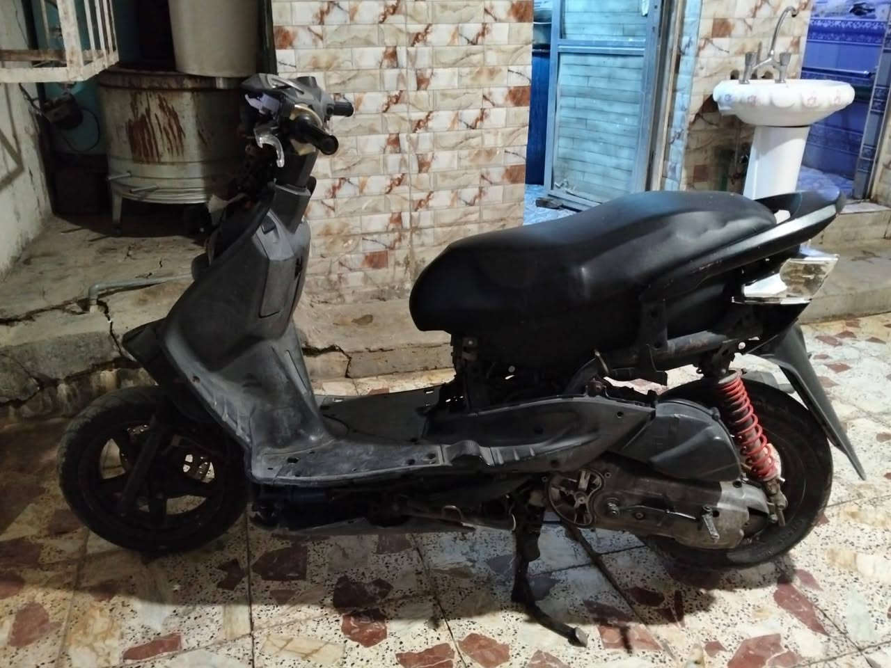 سلام عليكم اخوان سكنس فحل رايديها بـ 450 ومو قفلها بيها مجال شي قليل الحاب يستسفسر عنها اكثر يتصل ع الرقم او يتواصل واتساب  ( *********** ) دراجة نضيفه ومكفوله كفاله عامة  .
