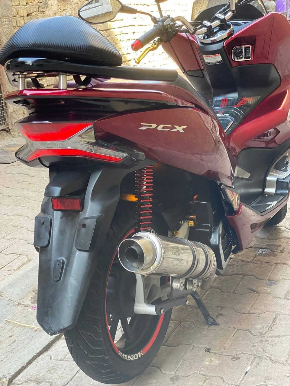 السلام عليكم شباب
للبيع دراجة pcx 2020 بصمة جيل ثالث 

طك كارتونة مال معرض بيت طارش وكالة وشرط الفحص 

ياباني اصلي

لون مميز ماروني صدفي 

حجم المحرك 125cc 

عداد مسافة 20 الف حقيقي 

اخت زيرو وشرط تدقيق 
تدفئة اليدات 
بصمة دكمتين عدد البصمات 2 

تايرات خلفي امامي بخط شركة 

حساس زداحم + ستان كهربائي 

كتلوكات الدراجة كاملة 

منفيس + ورقة معرض حصراً 

عده سباين 

الدراجة جديدة جديدة بحالة وكالة 

مكفولة كشر مكينه كلجات 

بالعافية ع ياخذها ويتهنى بيها 

اي ستفسار متواجد خاص 

رقمي ***********

مكاني التاجي قرب جسر الدوار
