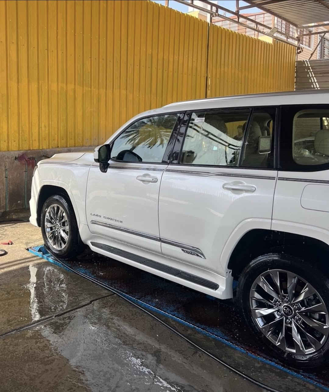 لاندكروز 2023 لمتد اصلي وكاله ساز بعدها بالضمان 

محرك 4000 تنفس طبيعي 

مكفوله من البارد والصبغ 

ماشيه 91

3 شاشات وكامرات 360 درجه 

سياره جديده 

رقم اربيل باسم شركه تريد وكاله او تحويل 

السعر 66.5  

***********
