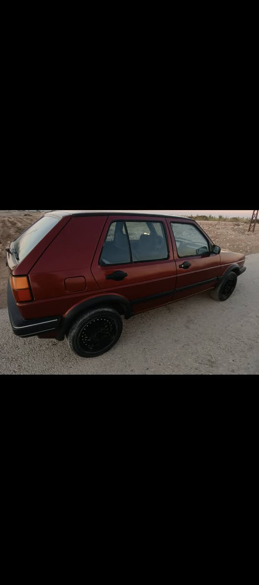 كولف عظم موديل 1990  سياره جاهزه مابيها اي نقص صدر امامي كامل كله جديد والخلفي دبلات جدد محرك 1800 كير عادي سياره ما بيها نقص سعر٣٠ وبيها مجال 
 ***********
