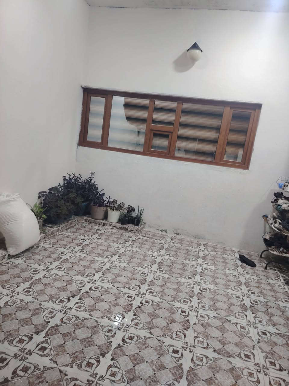 اعلان   دار للبيع  حي الواسطي
  قرب جامع الجبوري. مساحه  200  متر زراعي   
       فول سيراميك    سقوف ثانويه
         يتكون من    2 نوم  مطبخ
          واستقبال
    هول
    طاقه شمسيه
       السعر.   150  مليون
     للاستفسار الاتصال
        ***********  واتس اب
