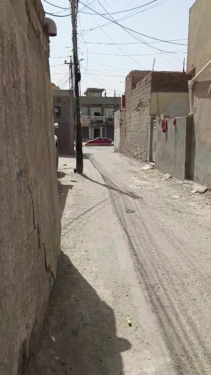 بيت للايجار بالعكيلي يبعد عن الشارع العام 25متر الايجار 200الاتصال ***********
