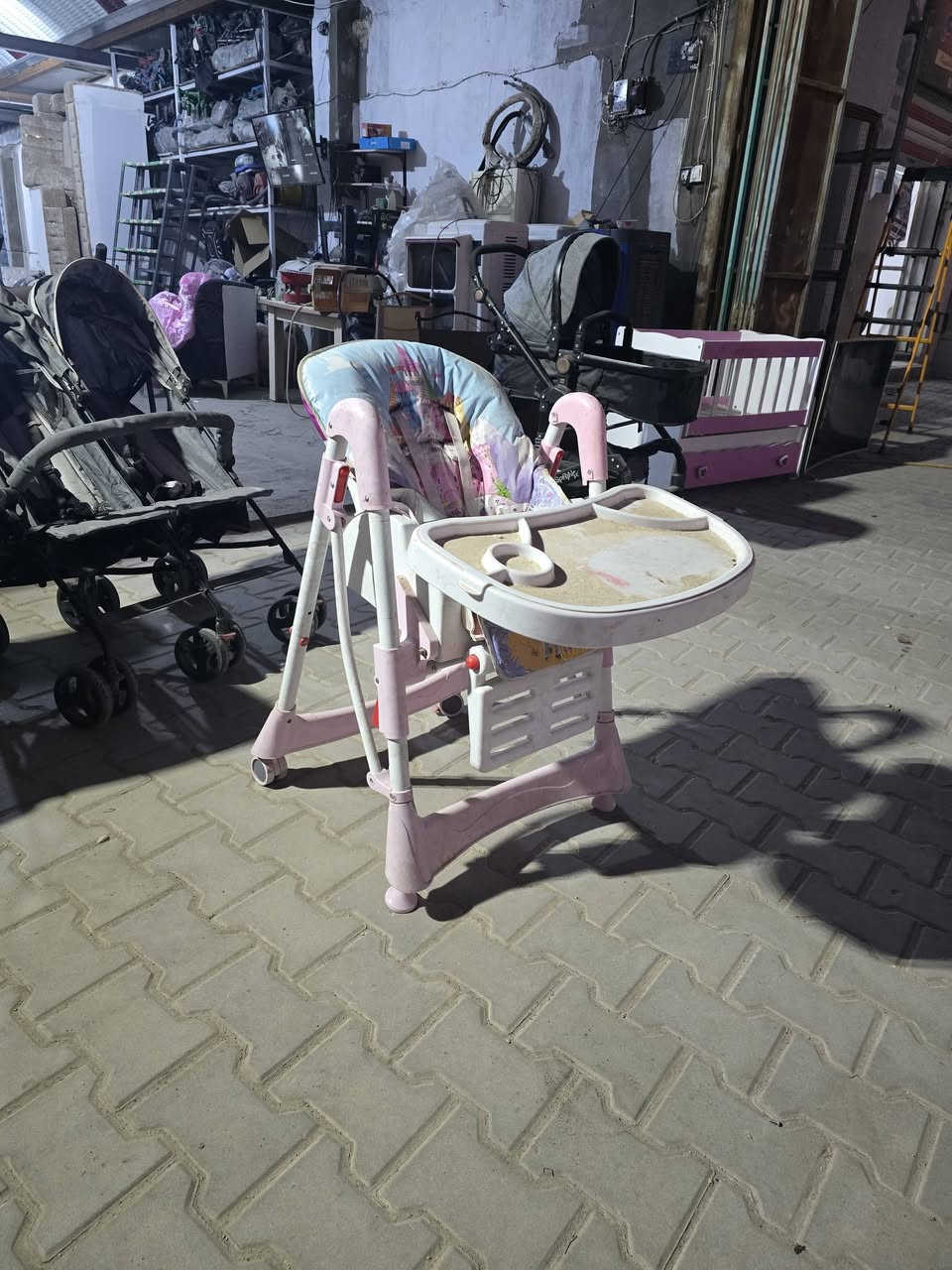 قنفتين تسكام صاج كل قنفه 3 نفرات نظيفات وجاهزات سعرهن 100 باقي الغراض كلمن وسعره العنوان نجف حي العسكري شارع السبيس السايدين خلف سوق المخضر ***********
