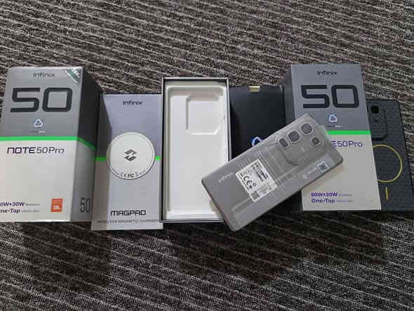 السلام عليكم
انفنكس نوت 50 برو
مستخدم سبوع فقط لوك

شاشة اموليد بتردد 144 هيرتز

ذاكرة 256 عشوائية 16

بطاريه 5200 ملي امبير

شحن سريع 90 واط

الجهاز نضيف جدآوجديد كامل الملحقات 
السعر 260 الشراي خاص او يتصل *********** عمارة
