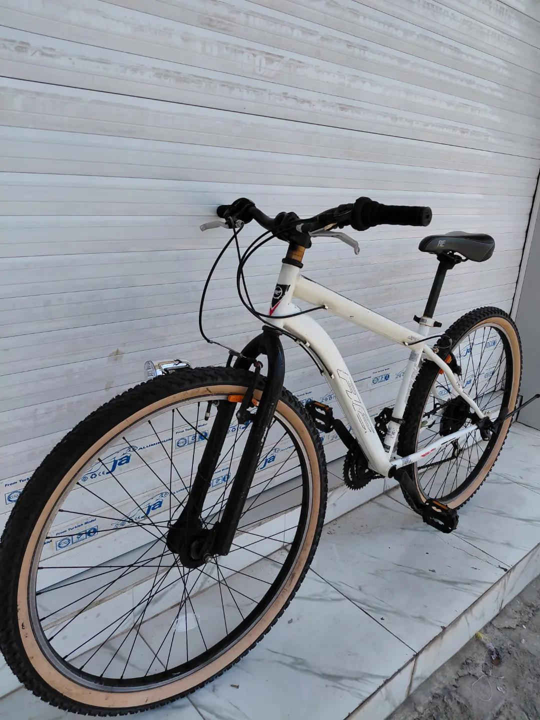 حجم 29  المعدن حديد ويالة المنيوم 3  × 6 سرعات من shimano السعر 200 الف شامل التوصيل     ✈يوجد توصيل لجميع المحافضات ✈ كركوك مدخل سايدين حي الاسرى والمفقودين  معرض ابو شيفان ( *********** )
