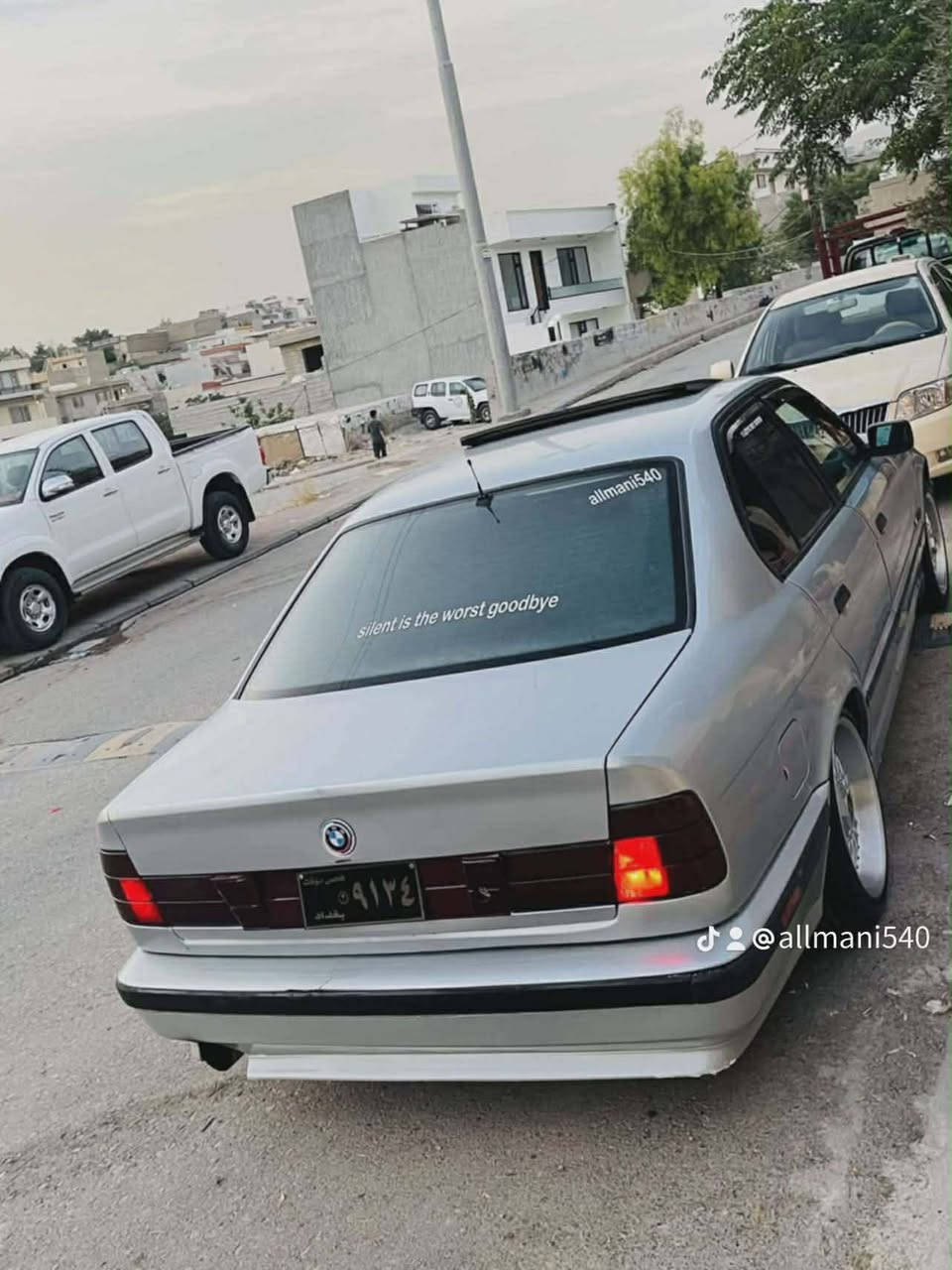 بەناوی خودا
بیئێم 525 تۆماتیک 
مۆدێل 1995 فول فول 
سڵایت ٤ جام کارەبا لایت ئەڵقەو پێش پان تەبرید لەسەر سویچ سالنسای سپۆڕت 
٤ ویل bbs ی سپۆڕت لەسەرە پێش و دوای M کامل سپۆڕتە 
ئاڕم پلاسیک سلێمانی ٤ تای لۆک ٢ ڕۆژە بەسراوە پێش و دوای تازە داگیراوە پاتری لۆک 
دەعمی نیە پێش و دوای کەپسە هیچی پێوە نیە ڕزی و غایسی نیە گێر و مەکینە و ئەکسلی بەشەرت ١٠٠ فیتەر 
چرکە و ١٠٠ دۆلار ببرە 
سعری ٦٨ گەلا کەمێ مەعمەلە 
مشتەری نیت سەری خۆشت  و من مەیەشێنە 
ناونیشان سلێمانی تاسلوجە 
ژمارەی خاوەنی 
0750 382 3341
ڤایبەر و وەتس ئەپی لەسەرە 
جوابی کۆمێنت و نامە نادەمەوە
