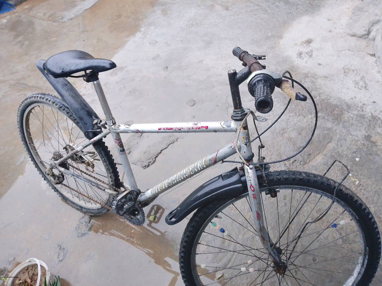 بايسكل للبيع حجم 24 نظيف كدام العين بس اظطريت ابيعه دطلع ع اربيل عندي شغل اهناك مكاني جانب ايسر قرب جامع النعيمي