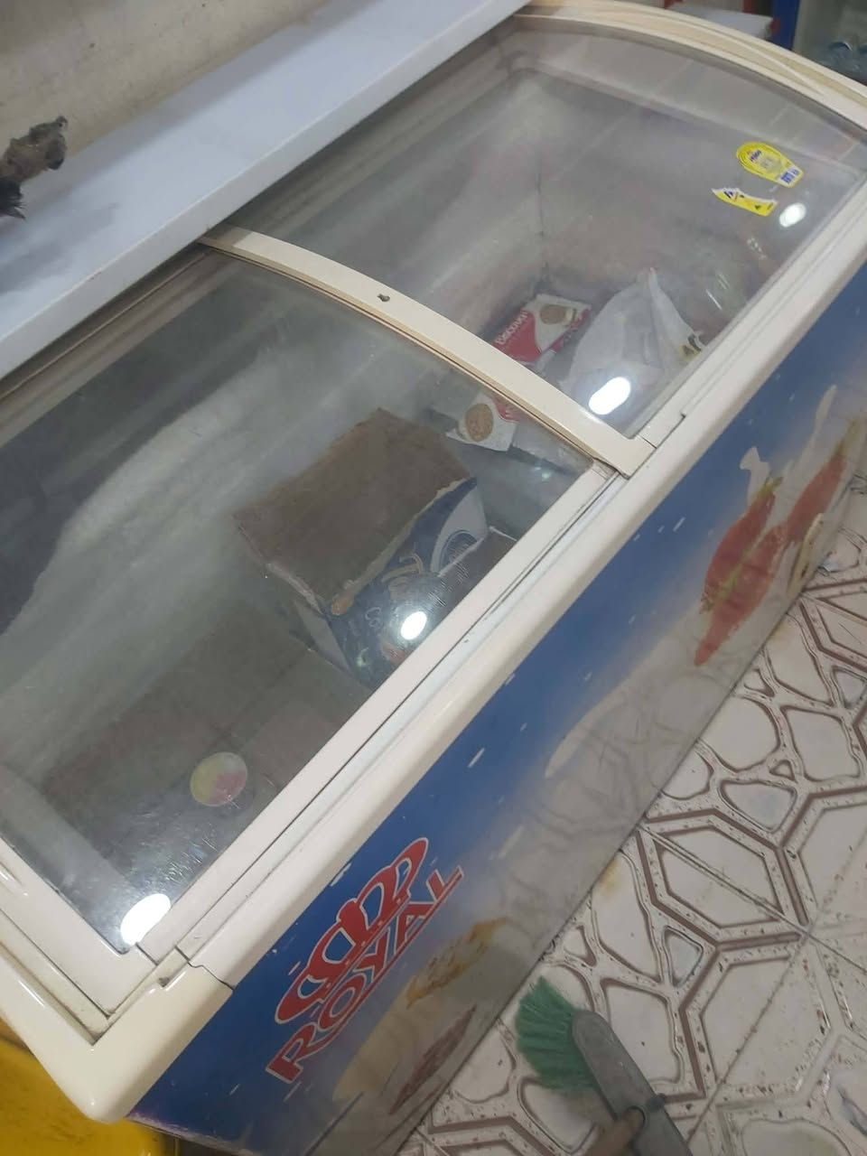 سلام عليكم برادات ٣ ومجمده وحده البيع وهاذه رقم صاحبهن ***********
