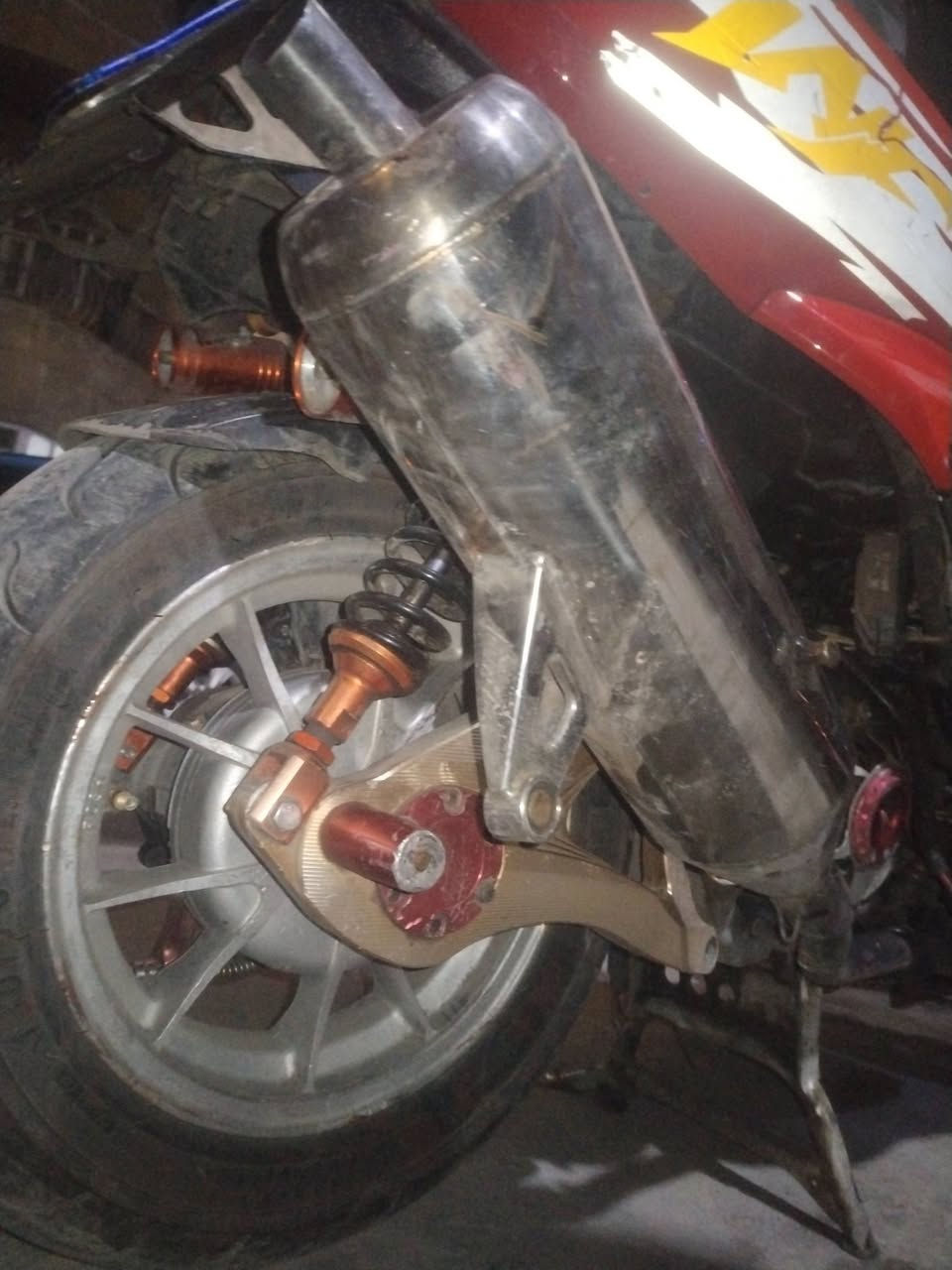 دراجه سكنس فحل طلاعات نوزل  مفوله تزويد شتريد بيها مزود بوشه ما معروفه نوزل ١٢ زرف  نكره سلف كهربأيات كلها شغاله الي مايعرف بيهن ويريد يصير لوتي اهينه السعر خاص او مراوس  حبيت اغير فقط  مكاني بغداد كراده رقمي ***********
