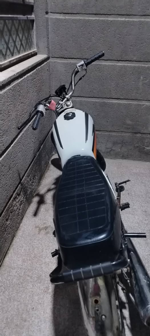 السلام عليكم ورحمة دراجه كلك مكفوله اربعه كير للبيع لانطوخ ولاتبخير كهرباياتها تشتغل بيها لايت وجوزه الدراجه نضيفه هندر واحد تشتغل مكاني كربلاء حي النصر مقابل محطه السلطاني سعرها 180 ***********
