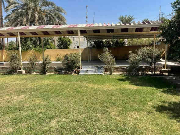 السلام عليكم
دار المساحه800م
طابو زراعي سند 25تحويل مباشر
مكان حله ورديه داخل 
قرب الامام سيد موسى 
الدار يتكون غرفتين وهول ومطبخ وستقبال
خدمات كامله تبليط للباب 
من يرغب بلشراء الاتصال برقم 
***********
السعر130 قابل للتفاوض
