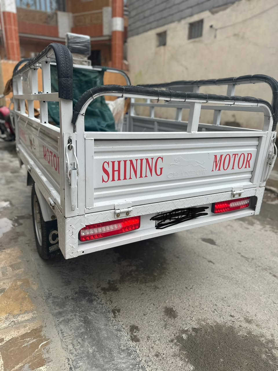 السلام عليكم ،، كما موضح بالصور ، ستوتة موديل 23 ماشيه شي بسيط كلش نظافه فول مرقمه سنويه بأسمي وتحويل ثاني يوم ، للاستفسار ***********
