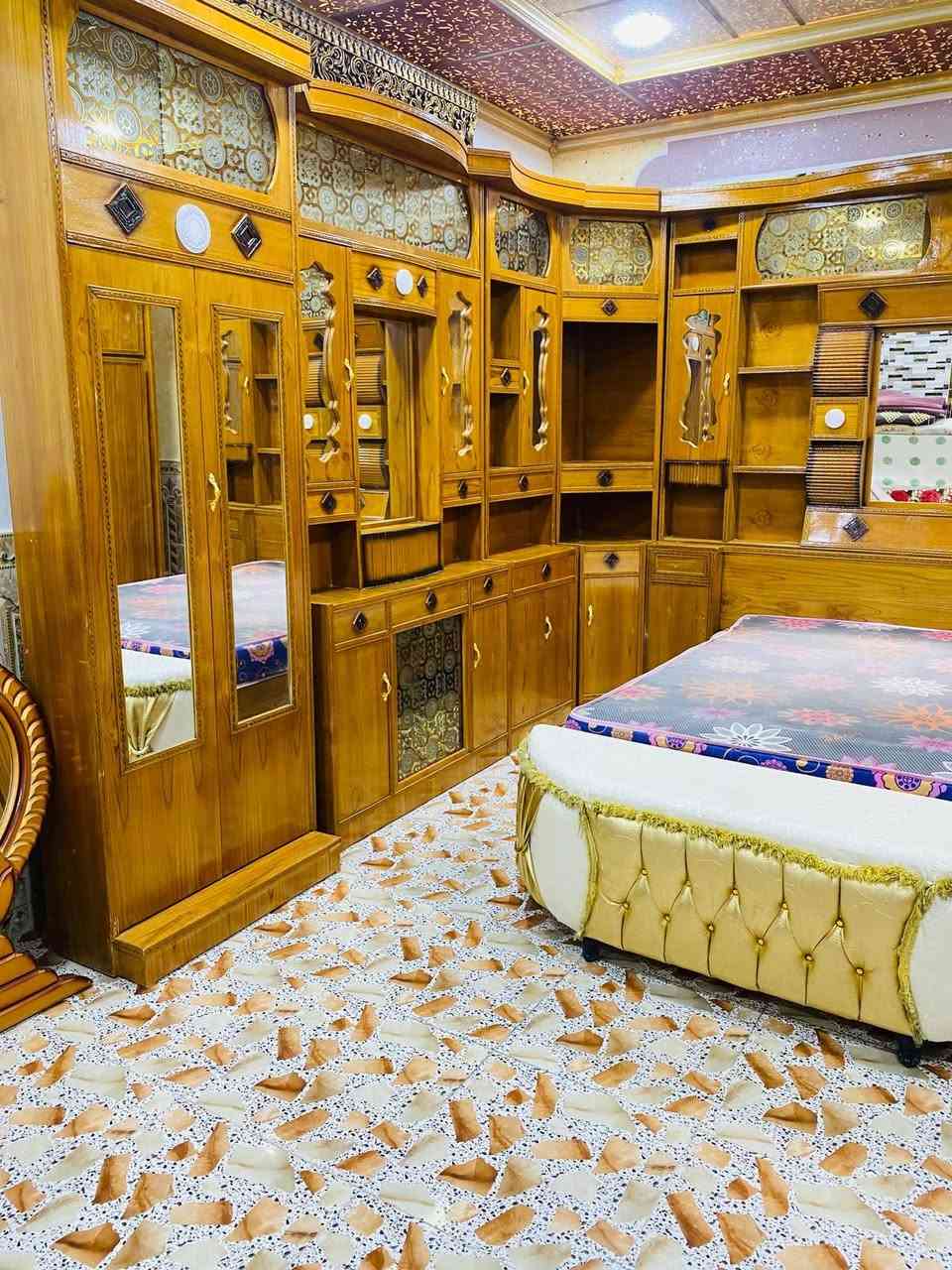 غرفة نوم خشب عراقي صاج داخل خارج نضيفه ١٠٠/١٠٠مستخدم شي قليل السعر مليون و ١٠٠ وبي مجال
العنوان الرمانه ***********
