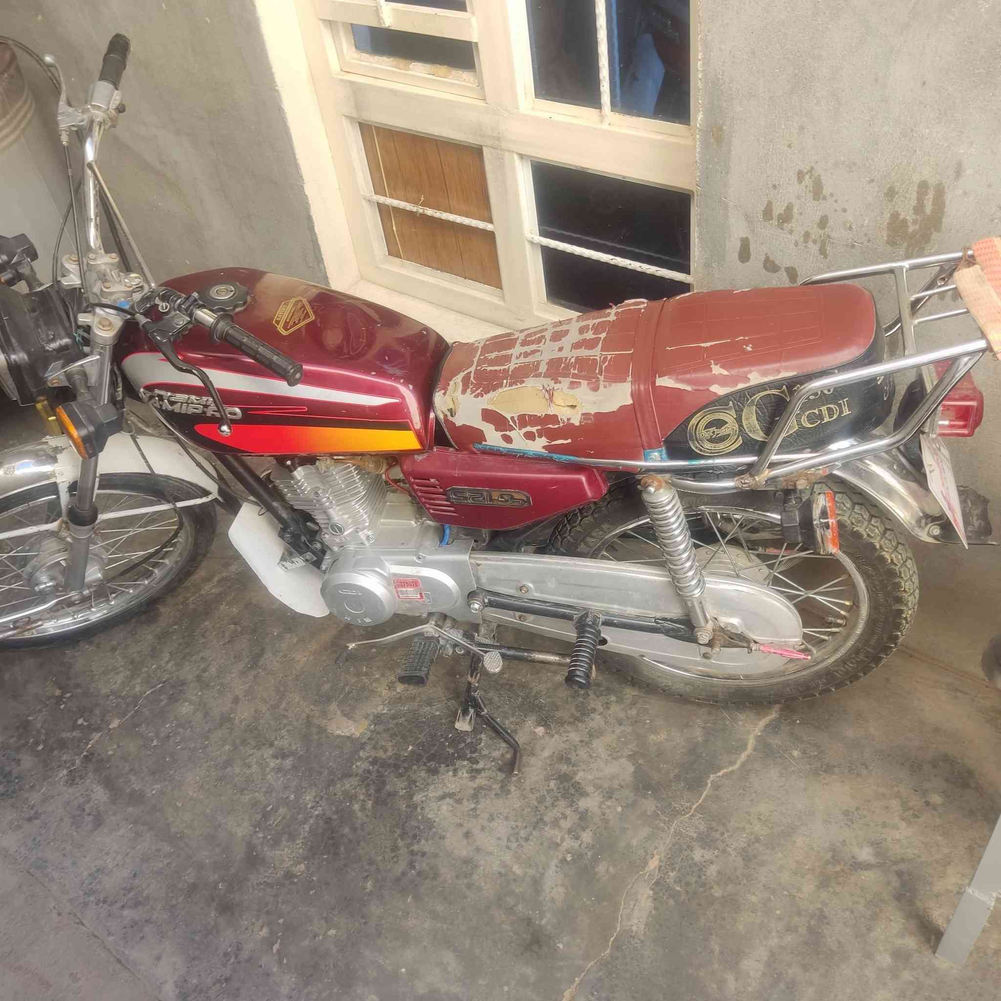 دراجه للبيع فول مواصفات المكان ديالئ جلولاء الشراي يتصل عل الرقم ***********
