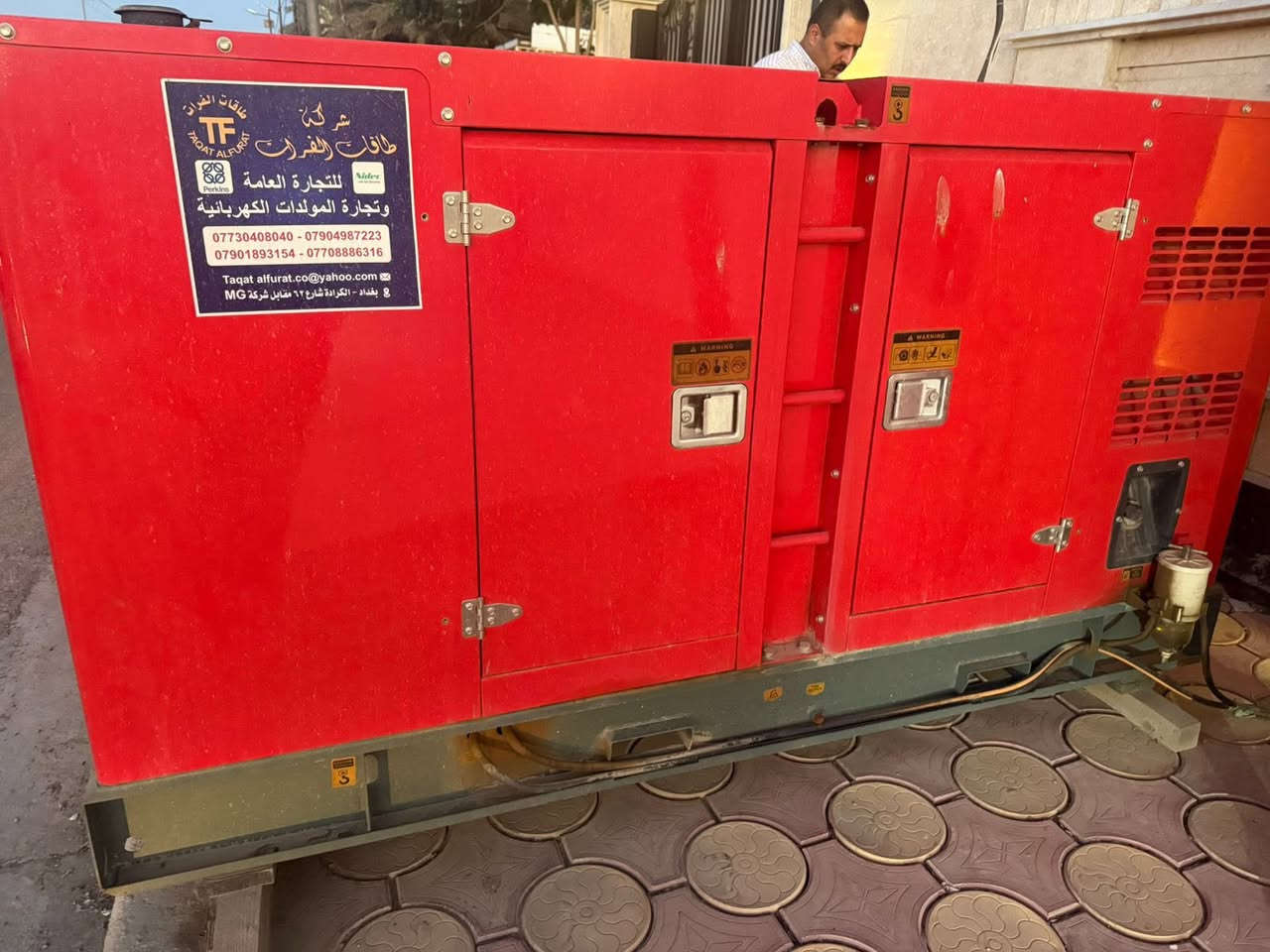 السلام عليكم مولدة اسوزا 80 kv ستعمال قليل جداً 
للبيع مشتغلة 384 ساعه كما موضح بالصورة 
مع التانكي … للتواصل الاتصال / ***********
