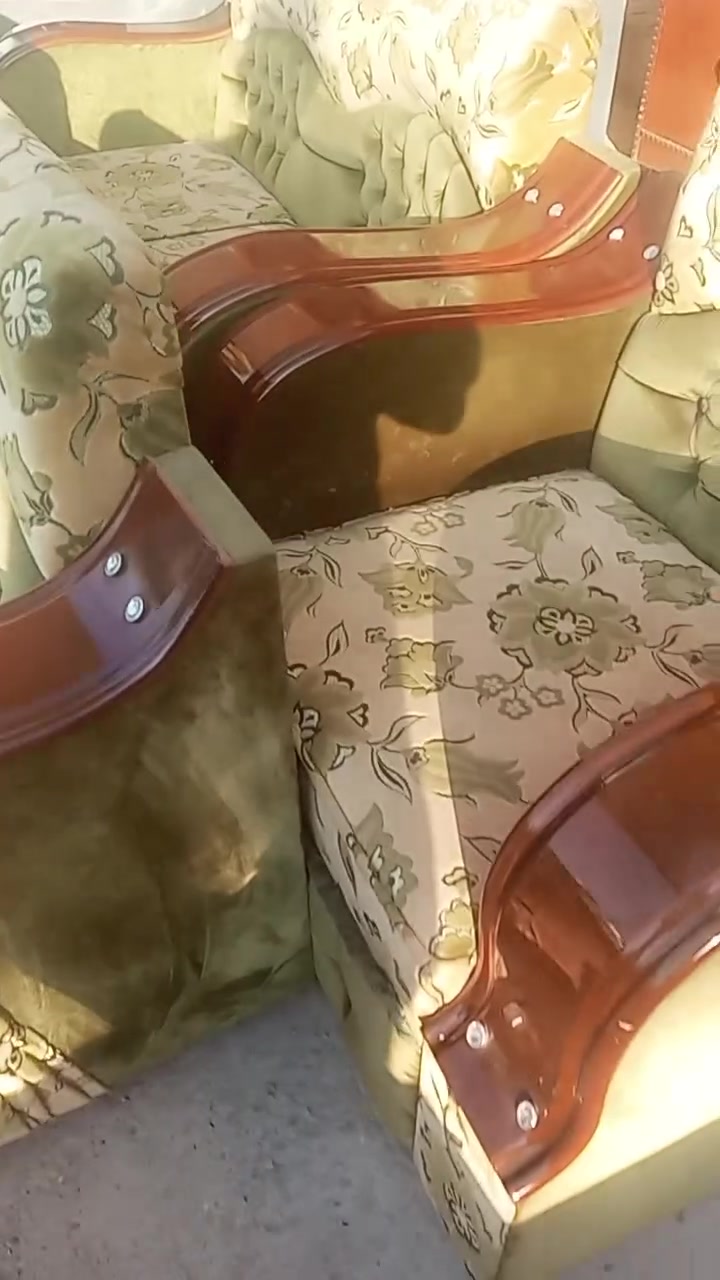 تخم 10مقاعد شغل درجه اولا كله بلوك اسوك اخو الجديد سعمال قليل نضافه 100بل 100 العنوان شفته شارع المفوضيه قرب مولد نصوري ***********
