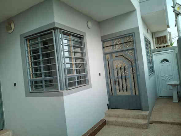 الدار للإيجار
حي التعليم جمعية غرفة تجارة قرب جامع الصالحات 
الدار يتكون من غرفة نوم عدد 2  واستقبال الدار جاهز 
السعر 250 ألف 
 ***********
***********
