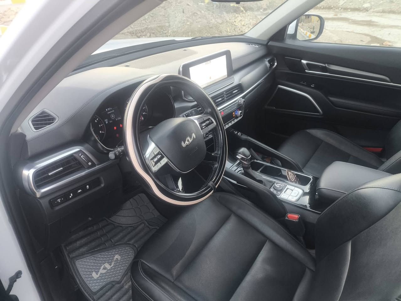 السلام عليكم كيا تلورايد وارد امريكي 2022
ماشيه 30 الف
مكفول من التبديل والصبغ
فقط بارد بالباب الامامي الايمن
تشغيل عن بعد 
كشنات جلد 
شاشه كبيره 
كشنات تدافئه 
داخل اسود 
رادر امامي 
رادر جانبي 
نضام الخروج عن المسار 
نضام القياده الذاتيه 
مثبت سرعه 
لايت-بك لايت 
سستم صوت 8سماعات
ويل حجم 20

وبعد بيها مواصفات 
السعر 285
مكان السياره ناصريه 
***********
