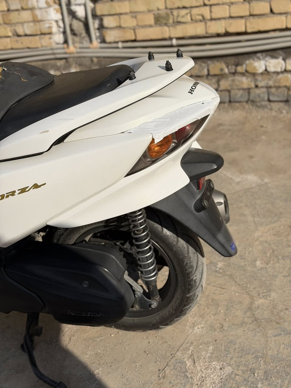 السلام عليكم للبيع فورزه 010  s7كفاله عامه ماشيه 20الف المكان ميسان العماره 
لدراجه طالعه من الوكيل تقريبا قبل 8 اشهر هيج  ولدراجه على وضع اليابان ماملعوب بيها وجديده ونضيفه كلش مال جناي معدل وشلعه تخبل قايش وكلجات يابان تدفئه يدات ستان حساس  كهربائيات كلها شغاله كير 7 نمر اربع تحويلات مكينه بيضه لدراجه مداريها دهن امزوئيل وبانزين محسن ومابيها اي نقص تجي وتاخذها وين مايعجبك تفحصها هـ/***********
