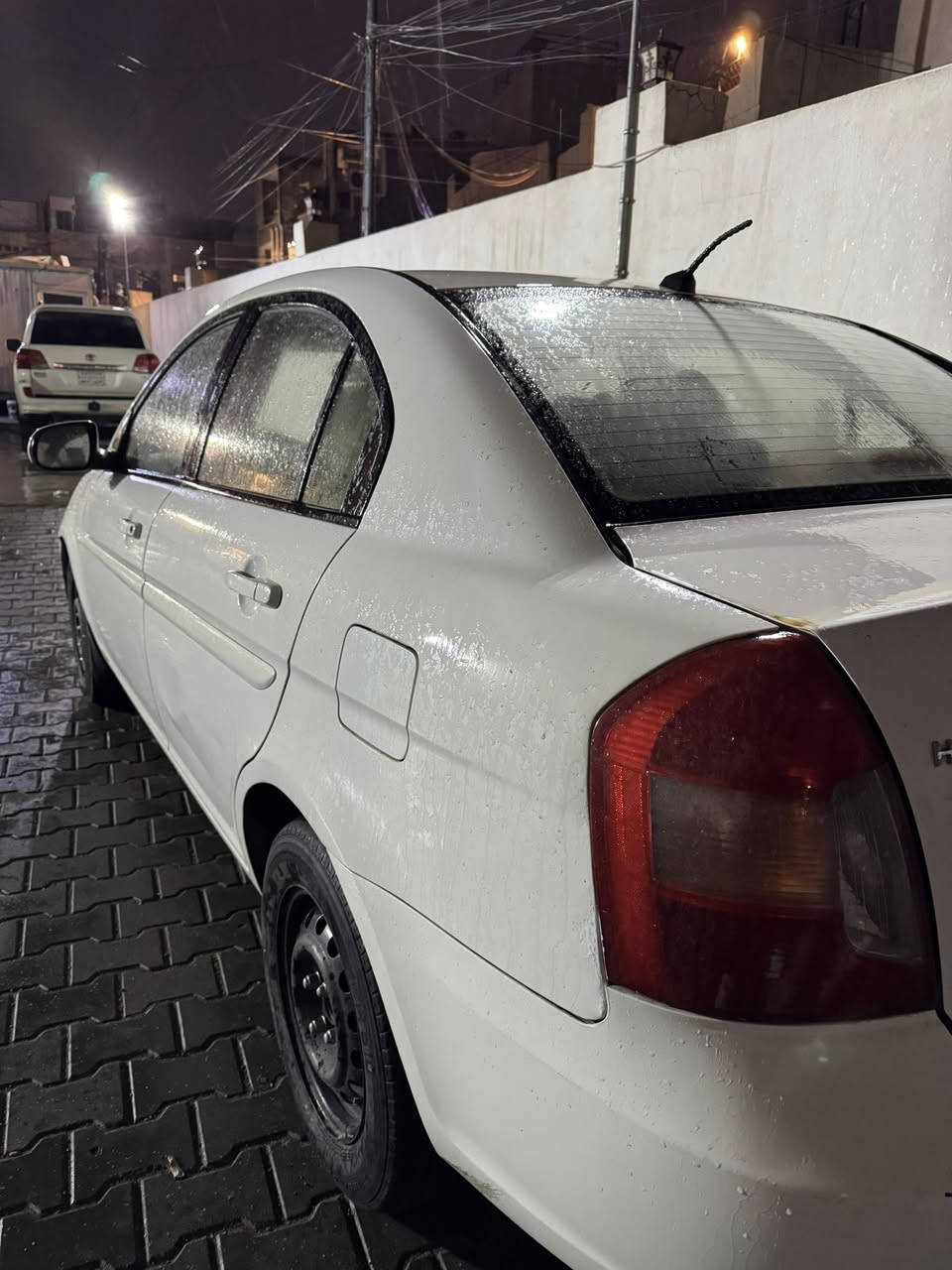 اكسنت موديل 2010 سياره  خليجيه مابيها اي نقص كولشي شغال بيها قطعتين صبغ  مكينه 1600 طخم تاير تبريد كلشي مكفول بيها العنوان بغداد الكرخ 
السعر 80 وبيها مجال 
***********
