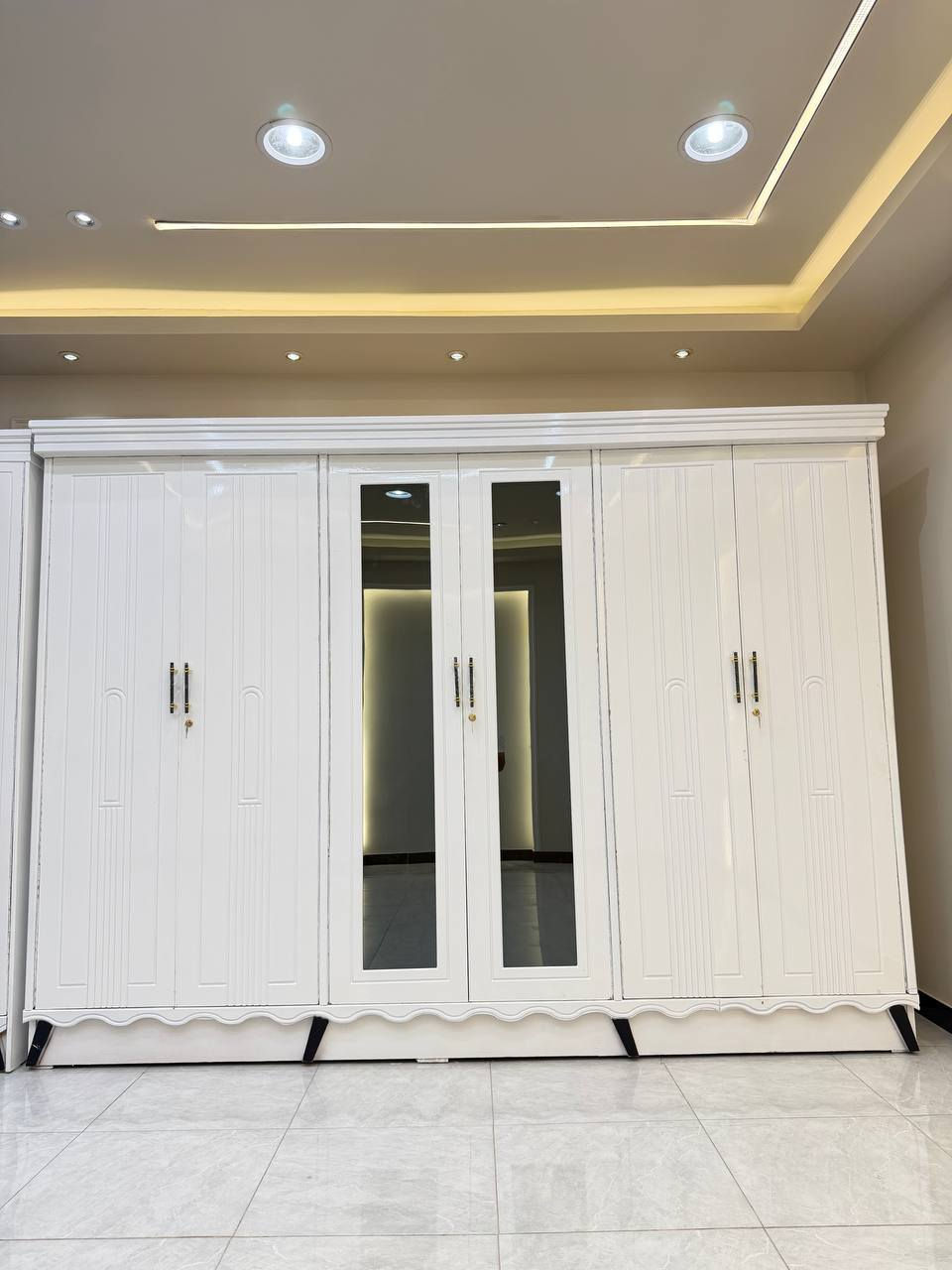 تحيه طيبه إلى زبائننا الكرام ♥️♥️ 
عروض خاصه للعرسان الجدد ♥️♥️ 
توفرت غرف نوم صاح عراقي بتصميم تركي 

🔅تفاصيل الغرفة المرمري  ....

 خارج ٤ملم ام دي اف 🔺
وداخل معاكس ٣ملم 
صبغ حراري  درجة اولى 

عدد القطع  ٧ قطع 😍
🔺1 //جرباية  قياس  ١٦٠ × ٢٠٠ 
🔺//ميز جانبي ايسر قياس ٥٠
🔺2// وميز  جانبي  قياس ٥٠
🔺3// زاوية ارتفاع مترين عرض ٨٠
🔺4// وميز بلازمه  
🔺5//وميز مراية ارتفاع مترين عرض ١٢٠
🔺6// وكنتور ٦ باب  ارتفاع مترين و١٥ طول ٣ متر و١٥

القطعه الثامنة حسب الطلب شازلون


**إذا كنت صاحب هذا الإعلان وتريد حذفه لأي سبب، رجاءا أرسل رسالة إلى الدعم الفني**