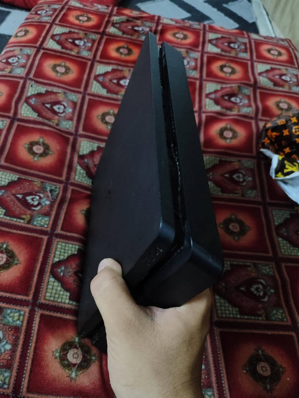 بلي 4 سليم نضيف كلش استخدام منزلي
مفتوح لغرض تنضيف فقط وصوتة كلش حلو  ذاكرة 500 جيجا  ويجي ويا جوستك واحد فقط وما بي اي مشكله  
السعر 180 وبي مجال بسيط  للتواصل 
***********
