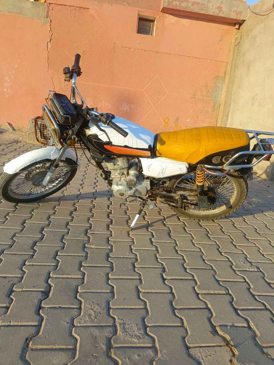 ماطور خمسة كير موديل 2018 نامي برو باب اول
سلف كهربائيات شغال كل عيب ما بيه
تايرات اثنين جديد 
خابر تعليق ما اجاوب
***********
