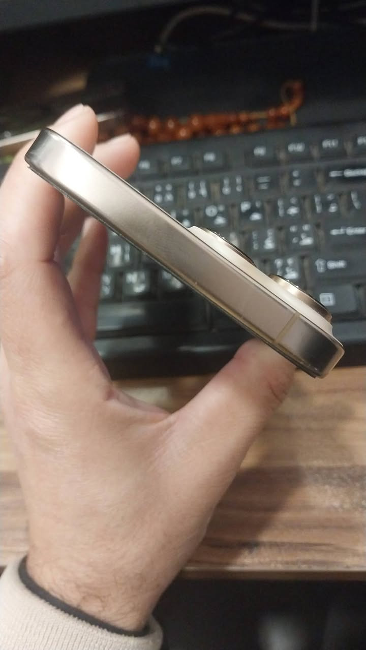 السلام عليكم حبايب للبيع Iphone 16 Promax نضيف جدا مكفول حتة من شخط نسبة البطارية وعدد دورات الشحن موضحة بالصور استخدام قليل جدا
ذاكرة 512 

العنوان بغداد حي العامل ***********
