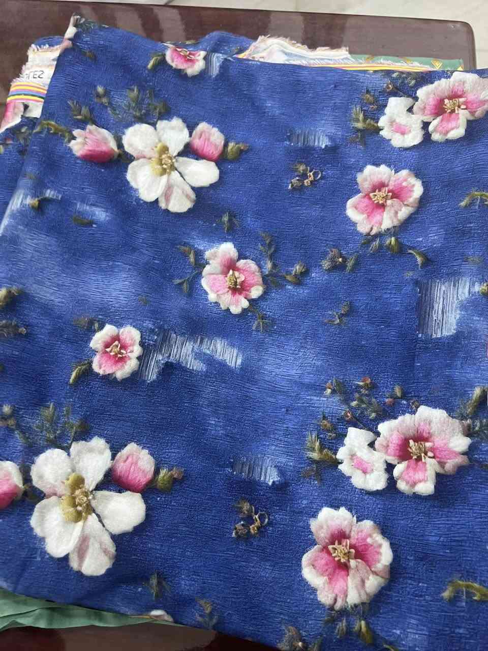 واسط قضاء الحي: محلة السراي
قطع اقماش كشمير ايطالي قطن الاصلي عرض اي قطعة من المعروضات ب ٦ 
يوجد توصيل لجميع محافظات العراق 🇮🇶 

رقم الهاتف: *********** وات ساب فقط عنوان المحل:_خلف مركز بيت الشام الطبي
