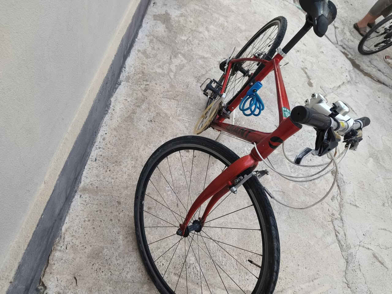 🚴🔥 للبيع | GIANT الأصلية 🔴
✨ دراجة رياضية أصلية بحالة ممتازة، خفيفة وسريعة وجاهزة للاستخدام.
💎 المواصفات:
✅ ماركة GIANT الأصلية.
✅ هيكل ألمنيوم خفيف ومتين.
✅ ⚖️ الوزن: حوالي 12 كغم.
✅ 🛞 : مقاس27.
✅ ⚙️ غيارات Shimano الأصلية.
✅ 🛑 فرامل أمامية وخلفية قوية.
✅ 💺 مقعد مريح قابل للتعديل.
✅ 🔔 جرس.
✅ 🔒 قفل مع المفتاح.
🎯 مناسبة للرياضة، المشاوير اليومية، والتمارين. ✅ جاهزة للاستخدام مباشرة. السعرر.. (184).. قابل للتفاوض بل معقول


**إذا كنت صاحب هذا الإعلان وتريد حذفه لأي سبب، رجاءا أرسل رسالة إلى الدعم الفني**