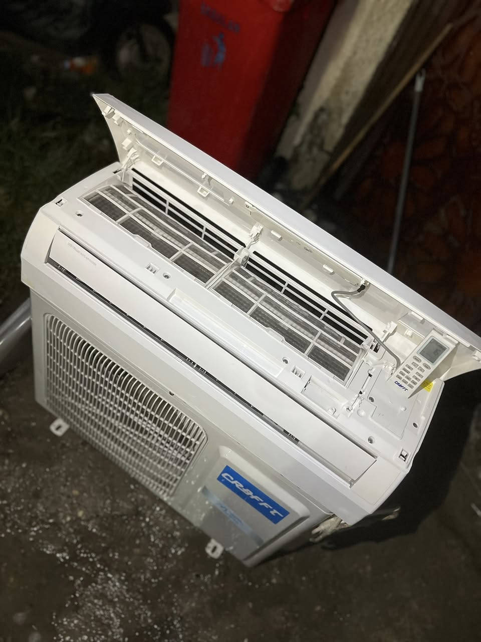 السلام وعليكم اخوان للبيع سبلت كرافت 1 طن  T3
نضافه 95/100 تبريده ثلج ❄️☃️🧊+تدفئه 🔥🐦‍🔥❤️‍🔥 كامل مكمل جيب وشد بواري جدد ريمونت وايرات اخوان 
 السبلت كله على وضع الشركه  الجهاز رديتراته صفر  
غازه٢٢ غاز مقفول مالت الشركه مغسول وجاهز 
بعد معروف الكرافت بتبريده ودفعه القوي جاهز بس عليك تشده مشتغل موسم واحد راديترات لوك موس 
السعر 275 وبي مجال بسيط 
اخوان السبلت مو انفيرتر عادي
شارع فلسطين ***********
