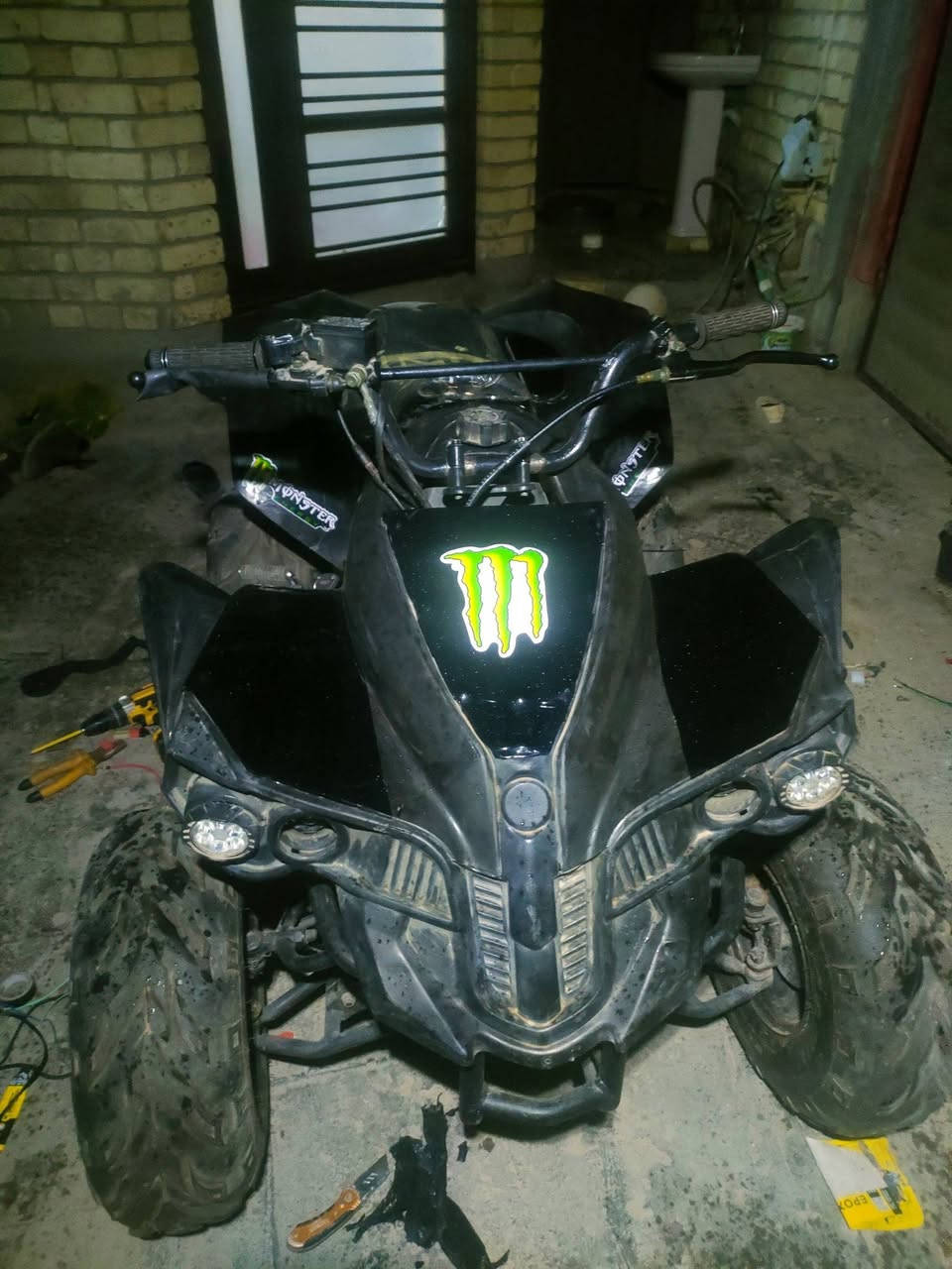 السلام عليكم ورحمه الله دراجة ربايعي مكينة مال ستوتة خمسة كير شلعة ومعدل بس لشراي جديدة وعقل وكتف شحن  وكلشات جديدة ويدة مال بريك امبار جديدة ويدة كلش جديدة بس الضفير يرادلهة ترتيب لين شديتهة علمود بس تشتغل يعني راد واحد يرتبهة السعر ٤٥٠ وبيهة مجال قليل لشراي بس مكاني بغداد محمودية ماكو توصيل التواصل *********** بي وتساب  (لا يوجد ماسنجر فيس عذن )
