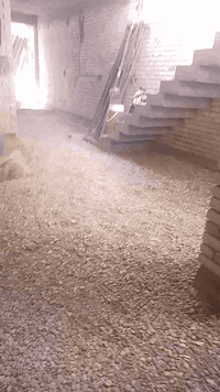 السلام عليكم كادر مختص الصب الارضيات وفرش السبيس وحدل وقلع ارضيات مكاني بابل *********** موجود واتساب
