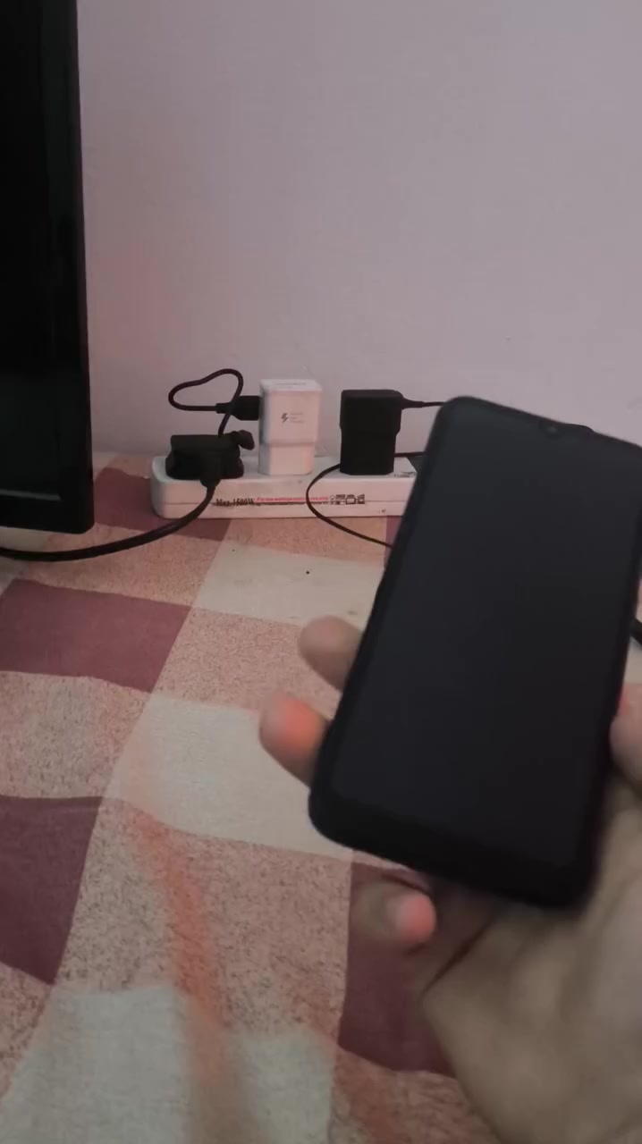 السلام عليكم جهاز هواوي y6s ذاكرة 64 رام 4كيكا بطارية 4500 شاشة 60 HZ  شحن مايكرو السعر 50 الف ومتوفر توصيل لجميع المحافضات للأستفسار اكثر ***********
