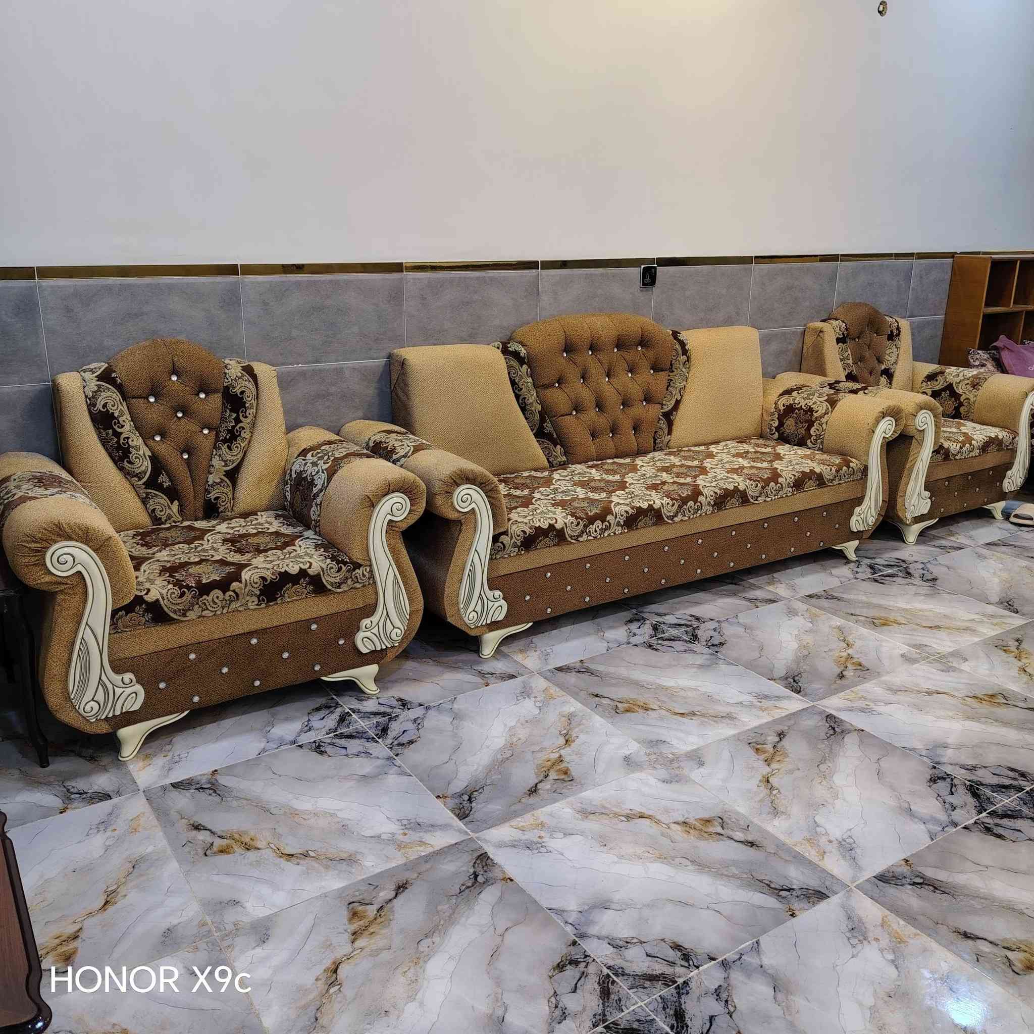 للبيع تخم اصلي تفصال خاص حطاطه ثقيل نضيف جدا 6 قطع السعر 800
للاستفسار *********** واتساب
