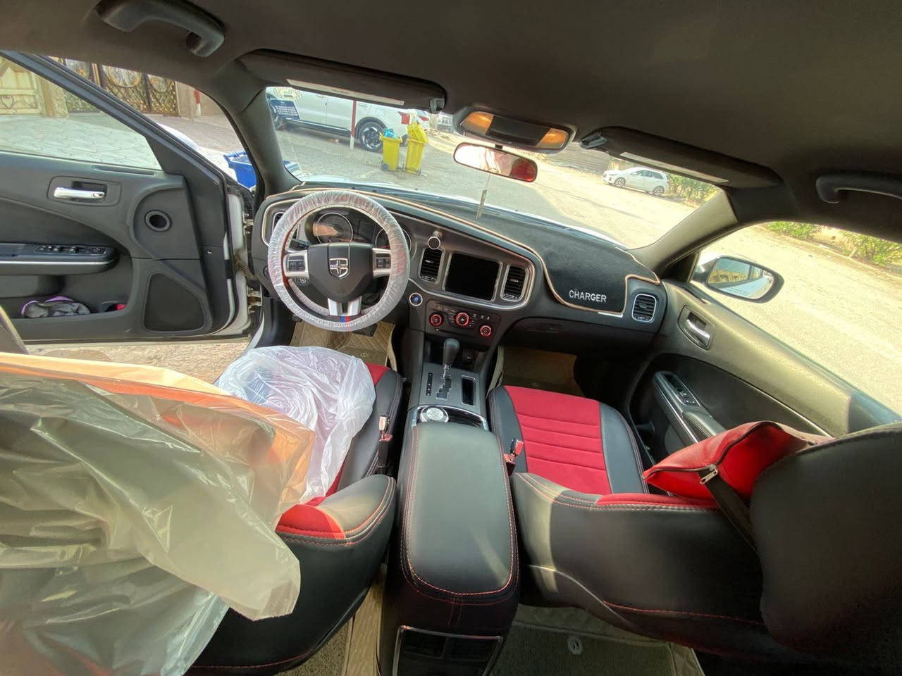 جارجر 2011 رقم اربيل باسمي شرط التحويل .. وارد امريكي حادث امريكه فقط بيبان ثنين جهة اسايق ومبدلات اصلي نفس اللون .. السياره جديده وكل نقص مابيها من كير مكينه اكسل تخم تاير غرفه جديده تبريد ثلج  السياره احلى من الصور .. 
السعر 145 ورقة 
بابل حله شارع 60
***********
***********
