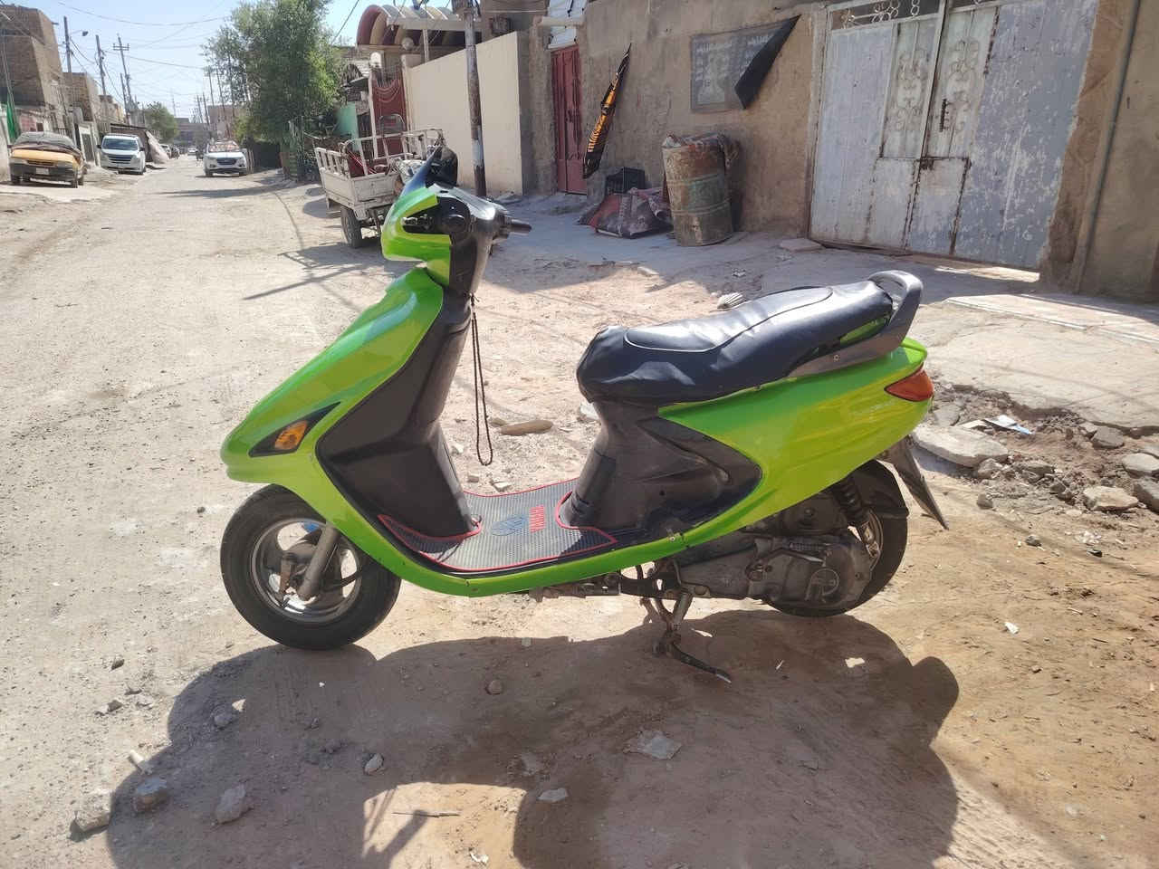 سلام عليكم شباب دراجه فراشه فحل للبيع 
الدراجه مفتوحه تجفيت كله اصلي بوشه ابلادي كهربائيات كلها شغاله نكره سلف تايرات جدد ما متواجد بل فيس بس واتساب او عل خط مكاني دوانيه مركز ***********
سعرها 350 مابيها كل مجال
